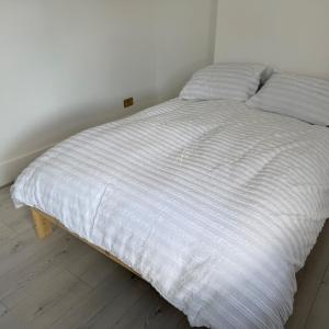 Studio Sleeps 2 with Air Conditioning