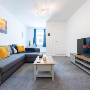 Morden 2BR Apt with city views