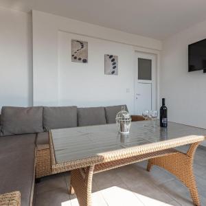 1 Bedroom Gorgeous Apartment In Pag