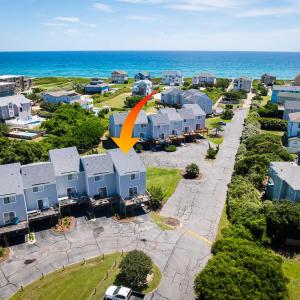 Oceanside Townhome in Duck with Community Amenities