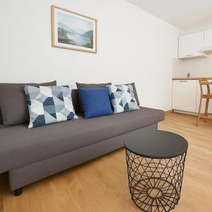 Functional and well located studio close to metro and shops