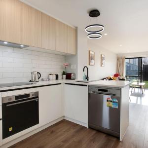 Modern Townhouse near Mount Mangere and Airport