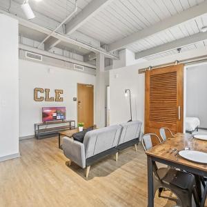 Charming DT Loft l Parking l Fast Wi-Fi l Café