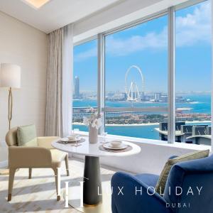 LUX Iconic Views at The Palm Tower Studio