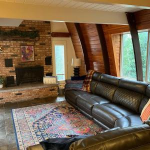 Massive Cabin Ski in Ski Out and Games