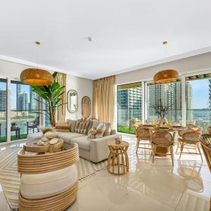 Luxury Spacious 2 Bedroom Private Beach and Views