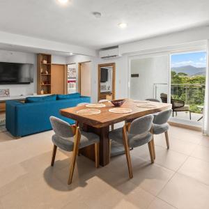 Heart of Jaco, Modern Style, Steps to the Sand