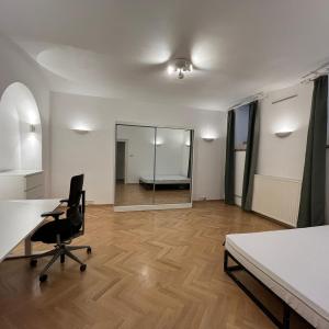 Room close to Karlsplatz