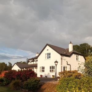 mature 4 bedroom home with relaxing garden and wonderful views
