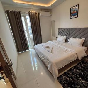 Luxury 1BHK Serviced Apartment nearby Rapid Metro