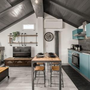 Tortona metro 200m - Charming attic - WiFi