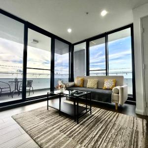 Sun-filled Apt w Stunning Open Views of Park&City