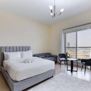 Modern Studio Near Dubai's Top Golf Courses