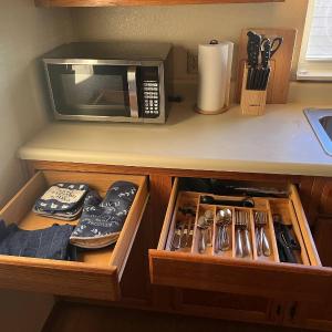 Downtown 2BR Gem: Near Soaring Eagle & Downtown