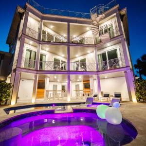 400ft to Beach, Ocean View, Pool, Rooftop, in the Siesta Key Village, 6-bdr