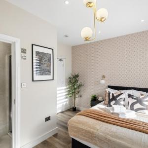 Cosy Gem next North Mid Hospital & Hotspur Stadium