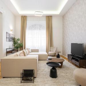 Crystal Cove 2-BDR Apartment