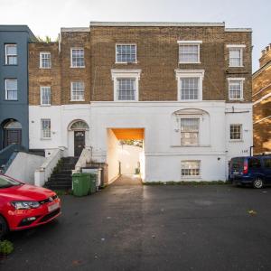 Stylish 2 Bedroom Flat in Clapham