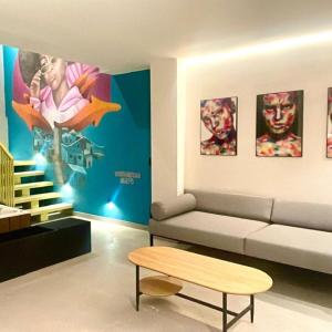 7BR Poblado House close to Lleras Park Jacuzzi AC