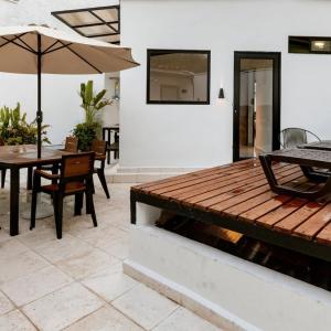 L1 7BR Laureles House rooftop jacuzzi AC