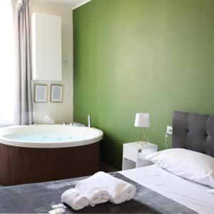 Vatican Jacuzzi House