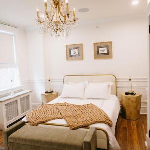 Chateau Connellsville Eclectic Homage Suite