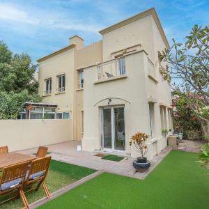 StayShort - Peaceful 3BR Villa in Springs Community - Sleeps 7