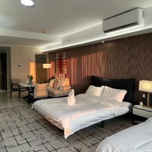 Spacious 12-Pax Stay Near Airport, City of Dreams, Okada, Ayala Malls, MOA & Solaire