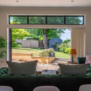 Bright Lofty House with Parking and Hot Tub