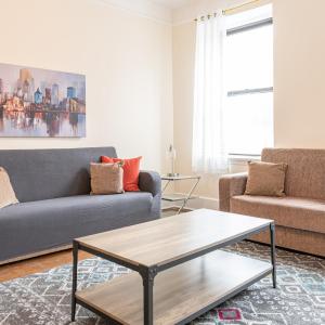 5 Bedroom 2 Bath Full Floor Midtown