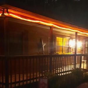 TN Bear Den - Cozy vibes and a hot tub!