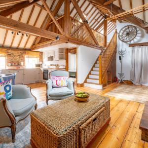 Bellas Barn by Big Skies Cottages