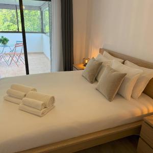 Modern Condo with AC and Private Balcony - Go4Portugal