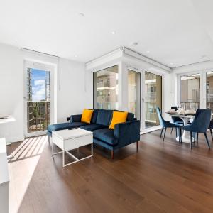Luxury Sky Scraper Building Modern 2 Bedroom Apartment next to Westfield Shopping Mall London!