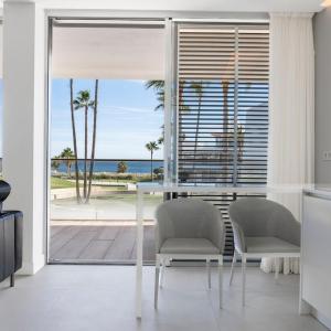The Edge - Beachfront 2 Bedroom Holiday Apartment