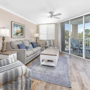 Fully Renovated Oceanfront Condo with Pool Access