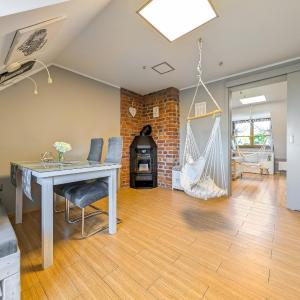 Swing & Serenity Apartment by BookingHost