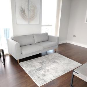 2 Bedroom flat by Isle of Dogs