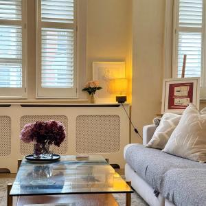 Chic & Spacious Flat by Clapham Junction