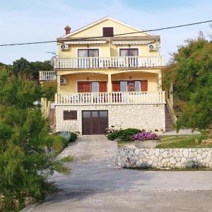 Apartments Grbac Veli Rat-Seaside