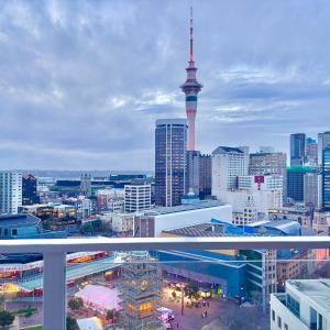 High-Floor 2BR Apt Sky Tower view AC Pool Gym QR181