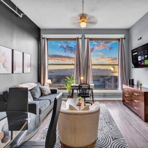 Downtown Cleveland Loft Near CSU, Playhouse, Arena