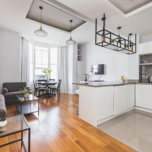 Bright & Airy Two Bed Flat in Hyde park