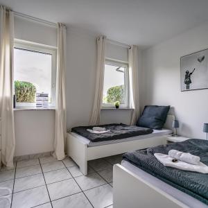 Voll ausgestattetes und möbliertes Apartment mit Einzelbetten - Küche - WLAN - Terrasse