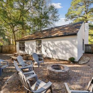 Fenced Yard, Fire Pit & BBQ Grill Near Lake Mayer