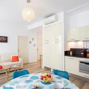#28 1 BDR Flat AC Balcony Hper Central 10mins to Beach & old town
