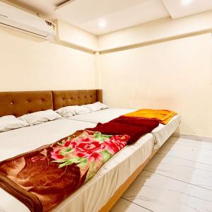 HOTEL APPLE G STAY Near Shri Mahakaleshwar Jyotirlinga Temple - Fully Air Conditioned Hotel - Free Wifi & Parking - Excellent Customer Service Awarded