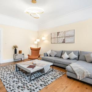 4-Bed Luxury Apt In High Street Kensington- Zone 1