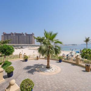 Breathtaking 1BR Sea-View Palm Apt Beach & Pool