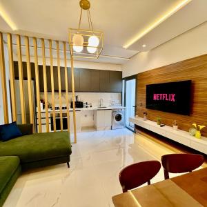 Bright Corniche Escape - 2 BR Urban Flat